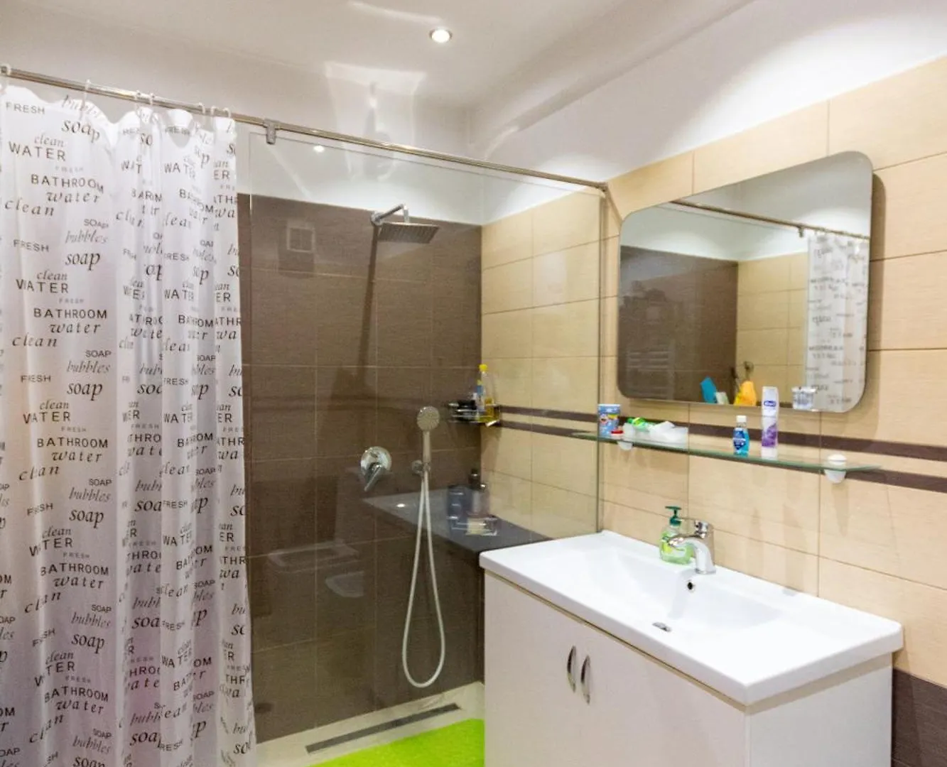 Lily'S 2 Bedroom Apartment Tirana 0*,